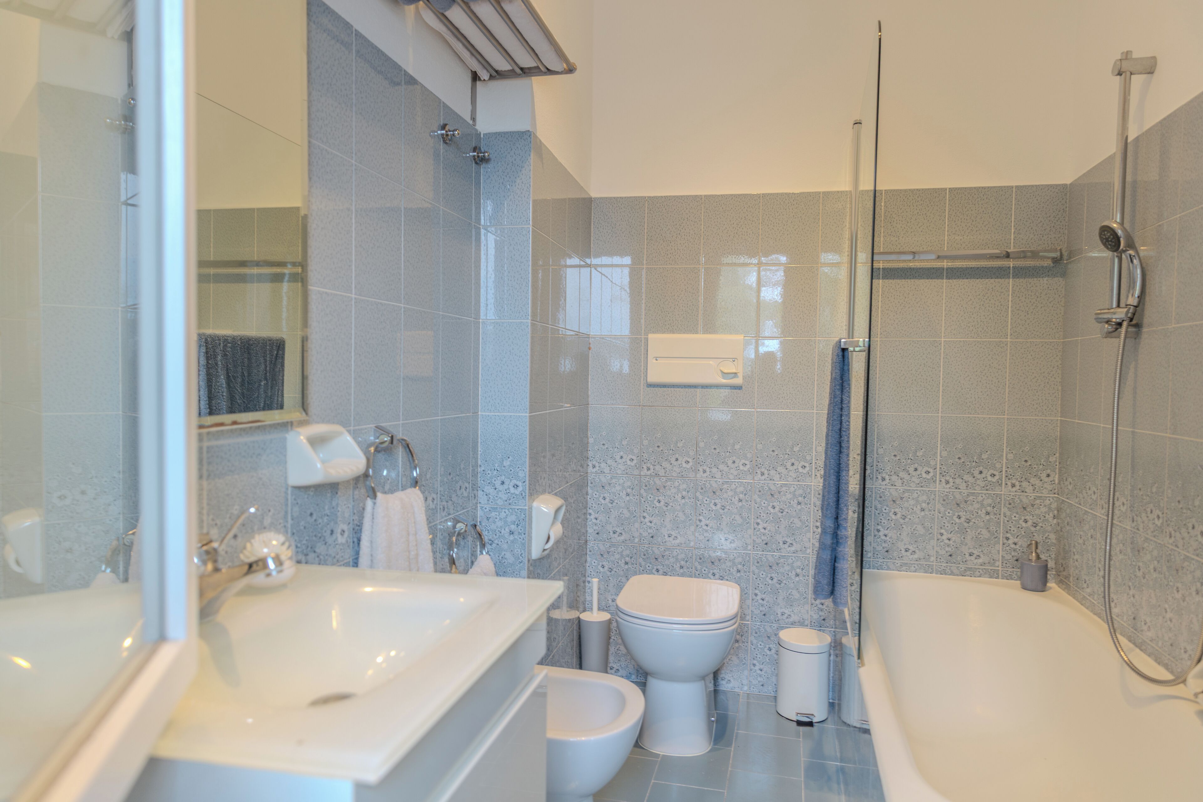 Deluxe Apartment | Bathroom