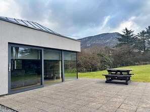 Outdoor dining - Cottage 475 - Kylemore - sleeps 7 guests  in 3 bedrooms (Kylemore)