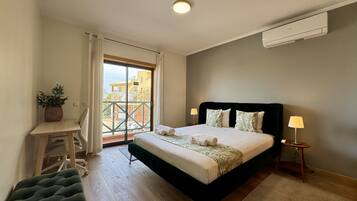 2 slaapkamers, een strijkplank/strijkijzer, gratis wifi, beddengoed
