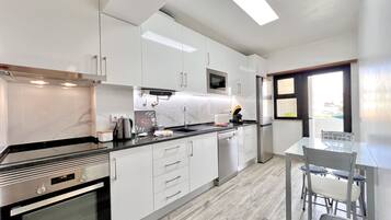 Coffee/tea maker, fridge, microwave, oven
