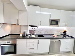 Fridge, microwave, oven, coffee/tea maker - QUARTEIRA BRIGHTNESS by HOMING (Quarteira)