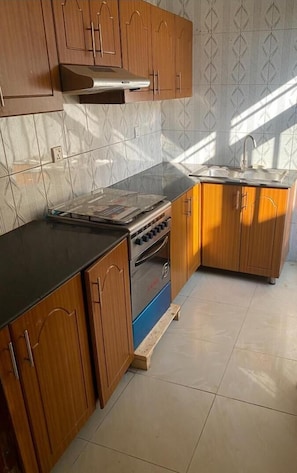 Comfort Apartment, Balcony, Garden View | Private kitchen