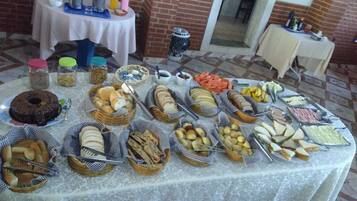 Free daily buffet breakfast