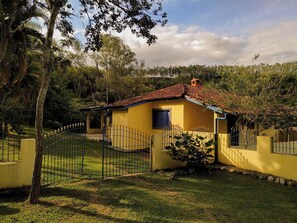 Family House, Mountain View