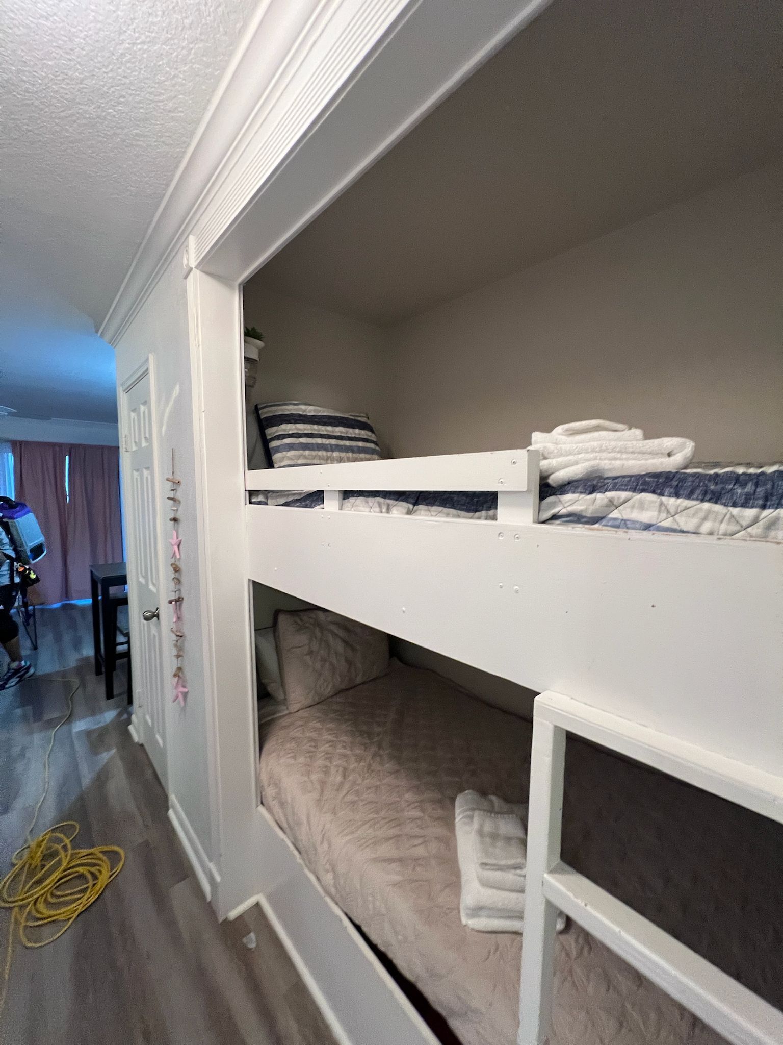 1 habitación, tabla de planchar con plancha, wifi gratis y ropa de cama 