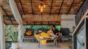 Room, Mountain View | Living area