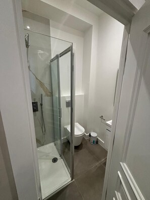 Handtücher, Seife, Toilettenpapier