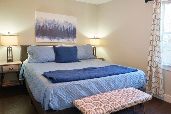 2 Schlafzimmer, Schreibtisch, Bügeleisen/Bügelbrett, WLAN