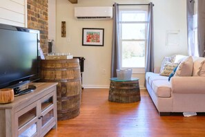 TV - Town Branch Bungalow (Lexington)