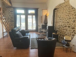 TV - The Bleuet Gite (SAINT-DIZIER-MASBARAUD)