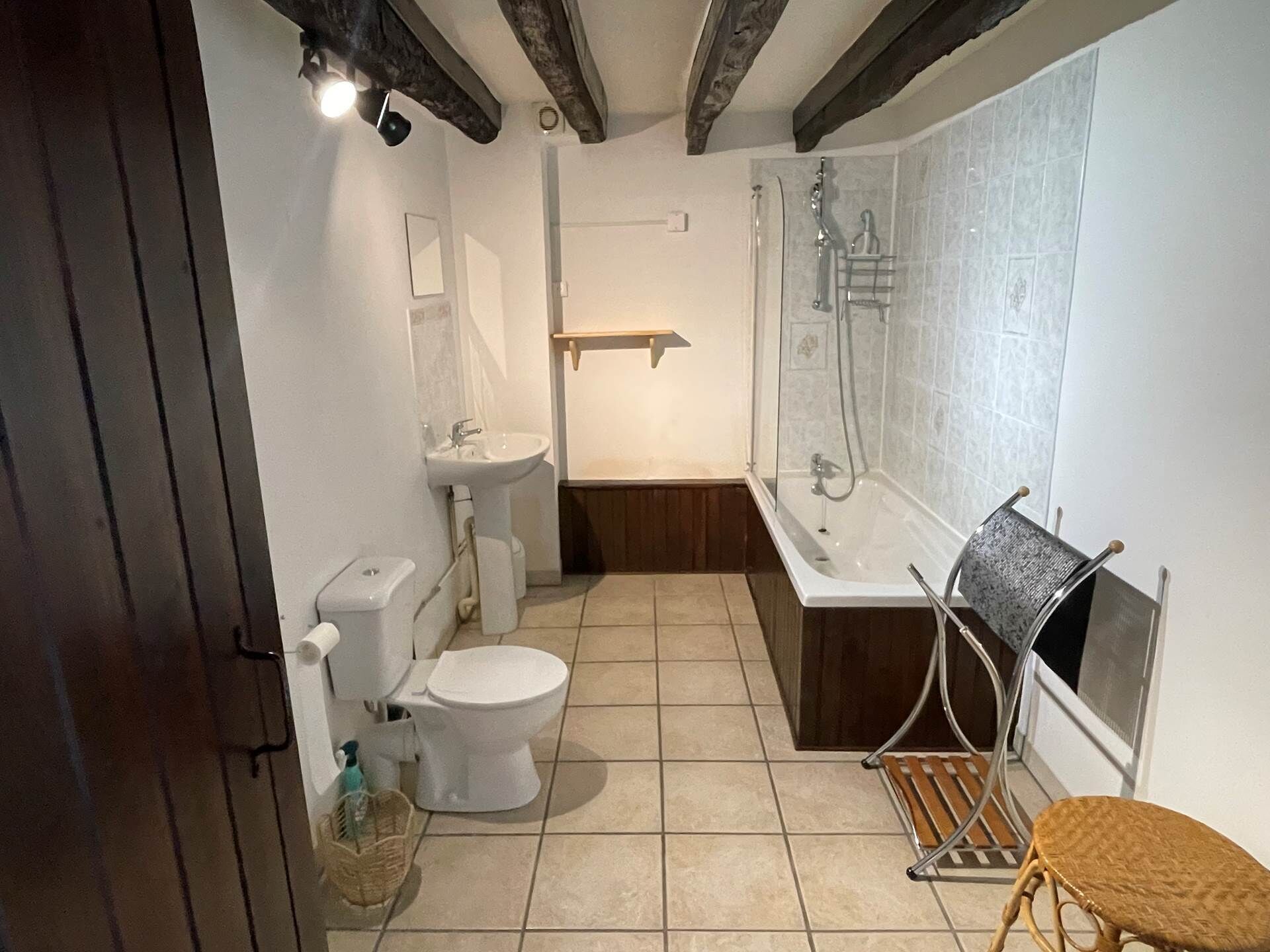 A bathroom with a toilet, sink, and bathtub.