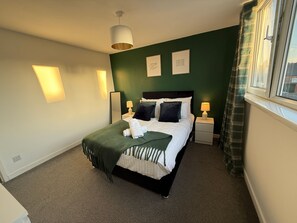 4 Schlafzimmer, Bügeleisen/Bügelbrett, Internetzugang, Bettwäsche