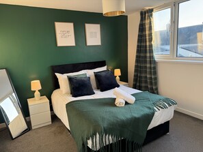 4 slaapkamers, een strijkplank/strijkijzer, internet, beddengoed