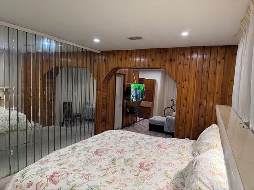 Chic studio with WiFi and AC in vibrant Miami between the 2 hardrocks