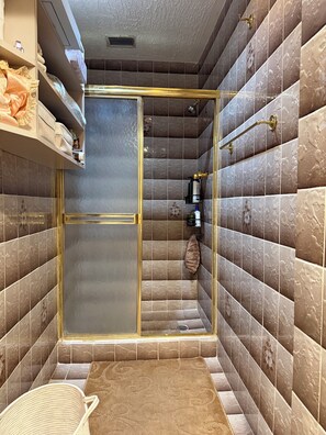 Hair dryer, towels, soap, shampoo - Chic studio with WiFi and AC in vibrant Miami between the 2 hardrocks (Miami)