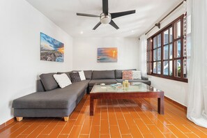 TV - Rose's Casita 1, Rose's Casita - Casita 1 The Mermaid and The Pearl Hotel (Isla Mujeres)