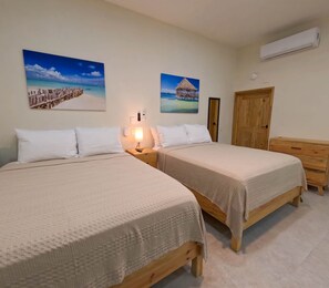 In-room safe, iron/ironing board, WiFi, bed sheets - Captain’s Quarters casita 2, Captain's Quarter - Casita 2 The Mermaid and The Pearl Hotel (Isla Mujeres)