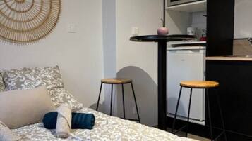 1 bedroom, WiFi, bed sheets