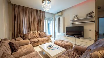 Appartement, 2 chambres, balcon | Salle de séjour