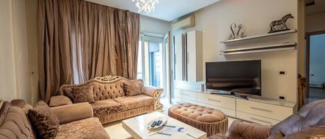 Appartement, 2 chambres, balcon | Salle de séjour