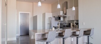 Downtown Luxe 2BR Loft Apt | Sleeps 7 | Walkable