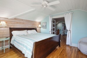4 bedrooms, iron/ironing board, internet, bed sheets