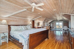 3 habitaciones, tabla de planchar con plancha, internet y ropa de cama