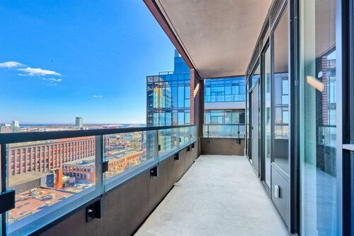 Luxury penthouse with a beautiful view, 3 bedrooms, private balcony, and more.