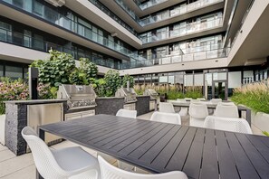 تناول الطعام بالخارج