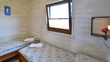 House | 1 bedroom, individually furnished, bed sheets