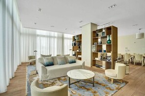 TV - Chic Private Resort-Style Condo with Pool, & Gym (Fort Lauderdale)