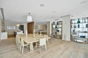 Dining - Chic Private Resort-Style Condo with Pool, & Gym (Fort Lauderdale)