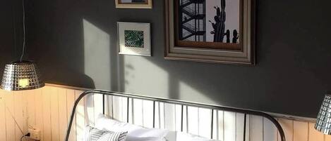 6 bedrooms, iron/ironing board, travel cot, WiFi