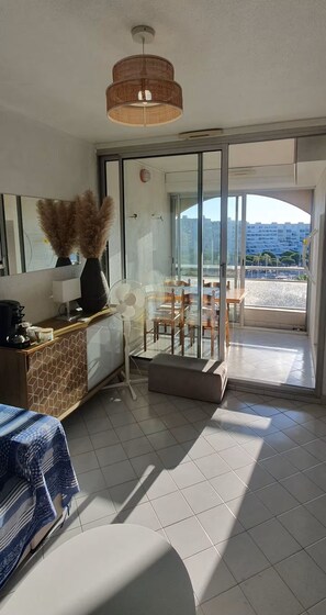 TV - Carnon plage - Pleasant F2 + loggia port view + pkg, close to beaches and shops (Mauguio)