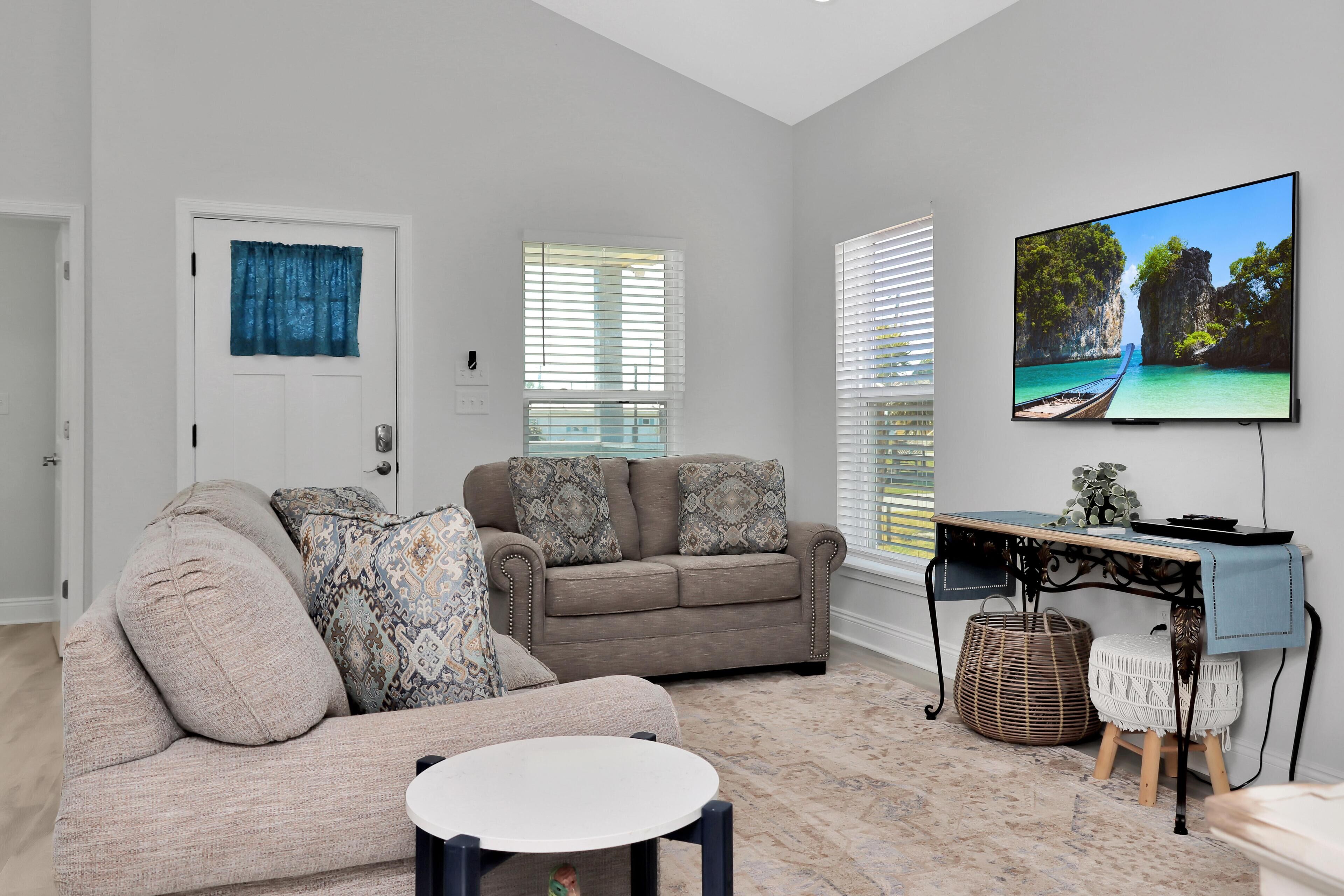 House, 2 Queen Beds (Sea La) | Living area