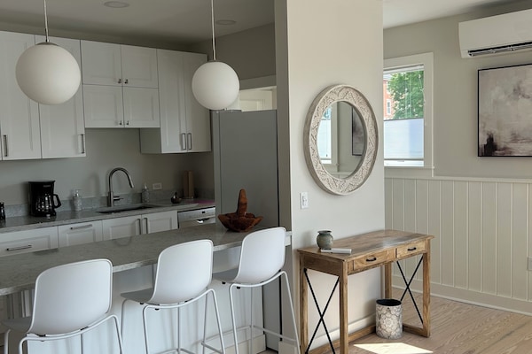 Kylskåp, mikrovågsugn, ugn och spishäll