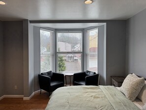 2 habitaciones, tabla de planchar con plancha, wifi y ropa de cama