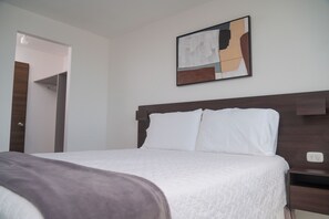 3 bedrooms, iron/ironing board, WiFi, bed sheets - CONDO 9, @ SAN FRANCISCO TOWER. (San Salvador)