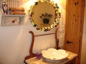 Banyera d'hidromassatge, assecador de cabells i tovalloles 