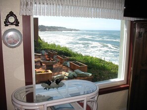 Interior - Ocean Garden Suite at Whales Rendezvous (Depoe Bay)