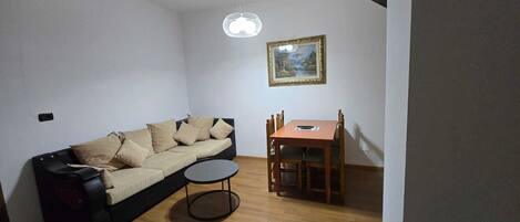 Apartment, 2 Bedrooms | 2 bedrooms, free WiFi