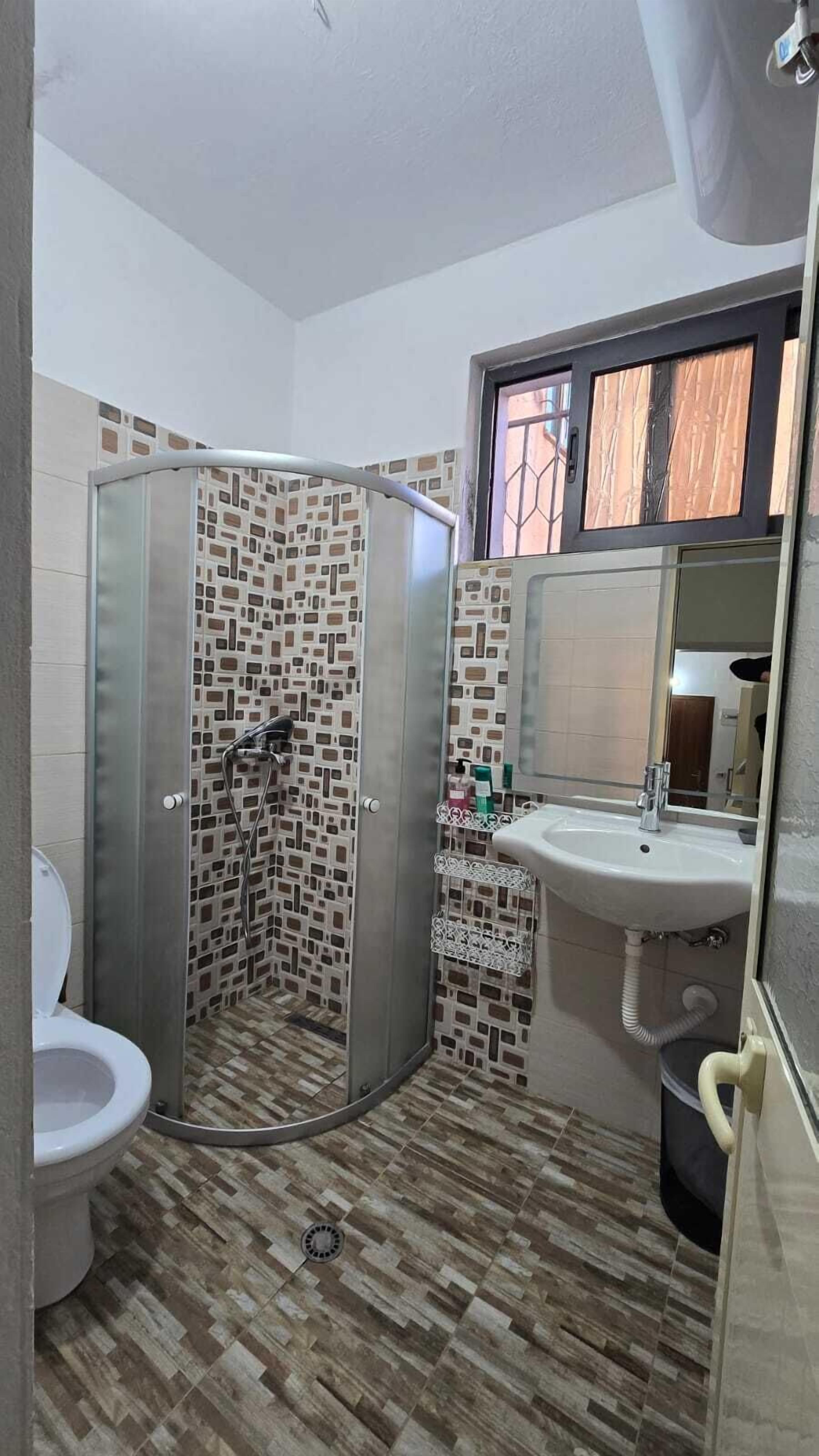 Apartment, 2 Bedrooms | Bathroom | Shower, towels