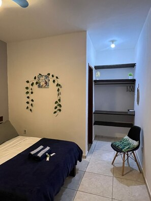 Quarto triplo standard | Escrivaninha, cortinas blackout, Wi-Fi de cortesia