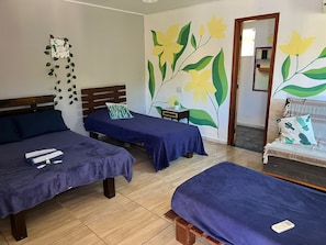 Quarto triplo standard | Escrivaninha, cortinas blackout, Wi-Fi de cortesia