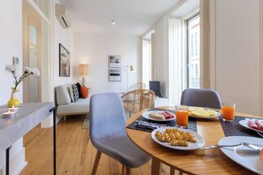 Bairro Alto 26 - Apartamento T2 | Living area | TV - Santa Catarina Apartments (Lisbon)