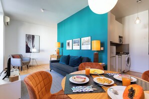 Bairro Alto 25 - Apartamento T2 | Living area | TV - Santa Catarina Apartments (Lisbon)