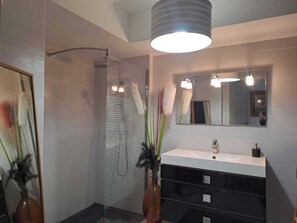 Hair dryer, towels