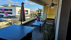 Outdoor dining - Beautiful T2 with pool - near beach (Palavas-les-Flots)