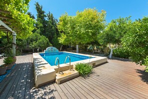 House | 5 bedrooms, desk, Internet