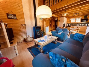 Televisie en een open haard